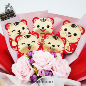 Reborn Character Angpao Bouquet Medium